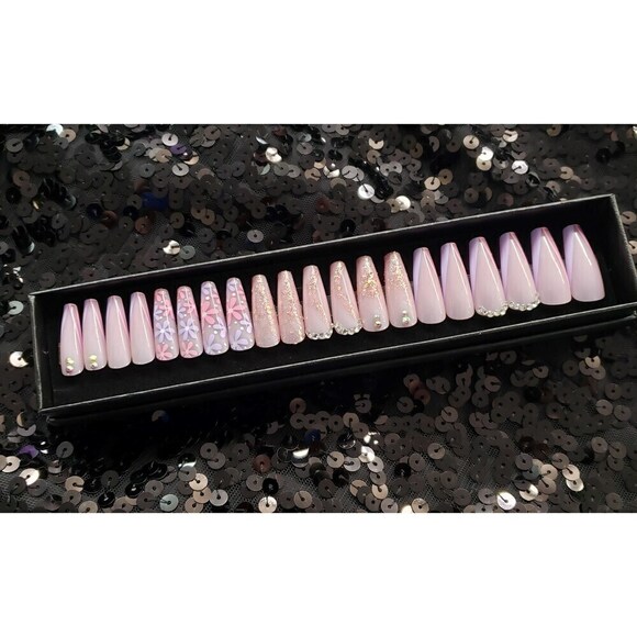 Emmalynn Press On Nail Set - Picture 2 of 2